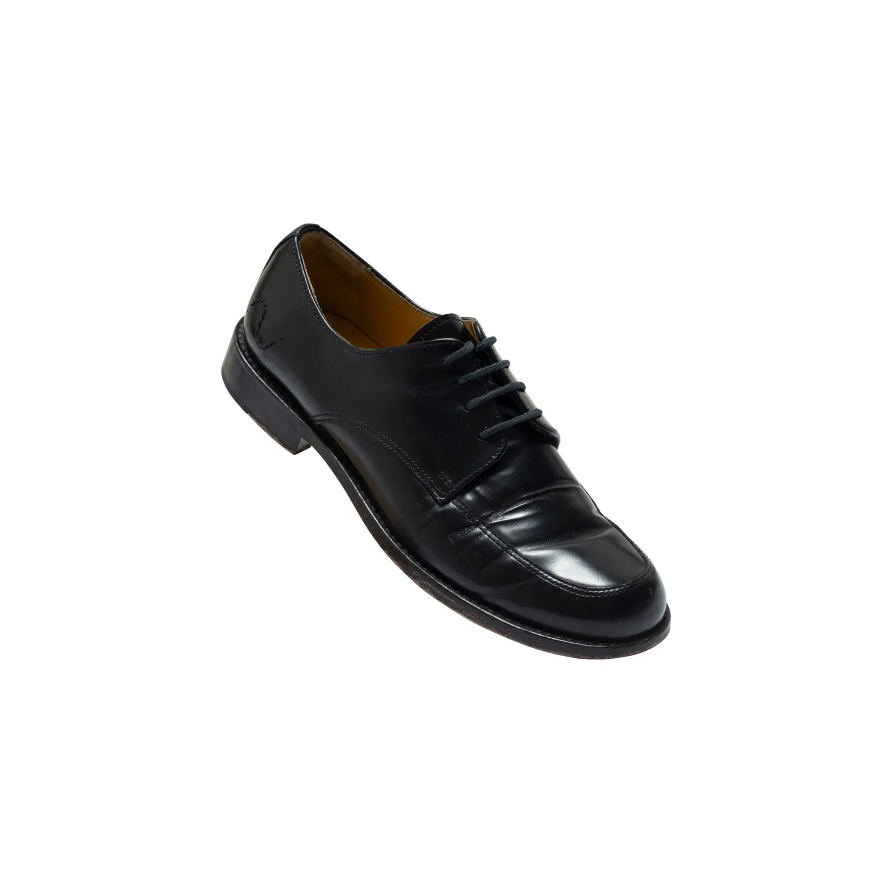 Resin Topcoat, Single-Piece Vamp, Serpentine Heel Stitch
