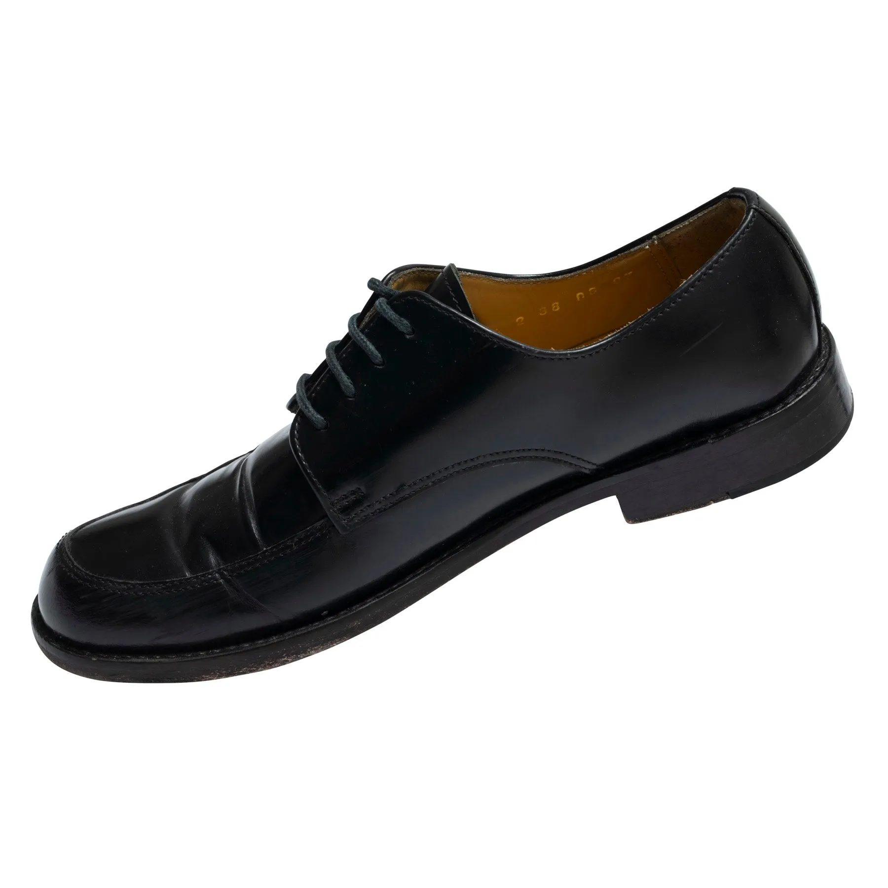 Resin Topcoat, Single-Piece Vamp, Serpentine Heel Stitch
